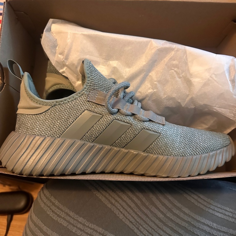 Adidas Men's Gray Athletic Sneakersmens adidas sneakers 10.5 NWT